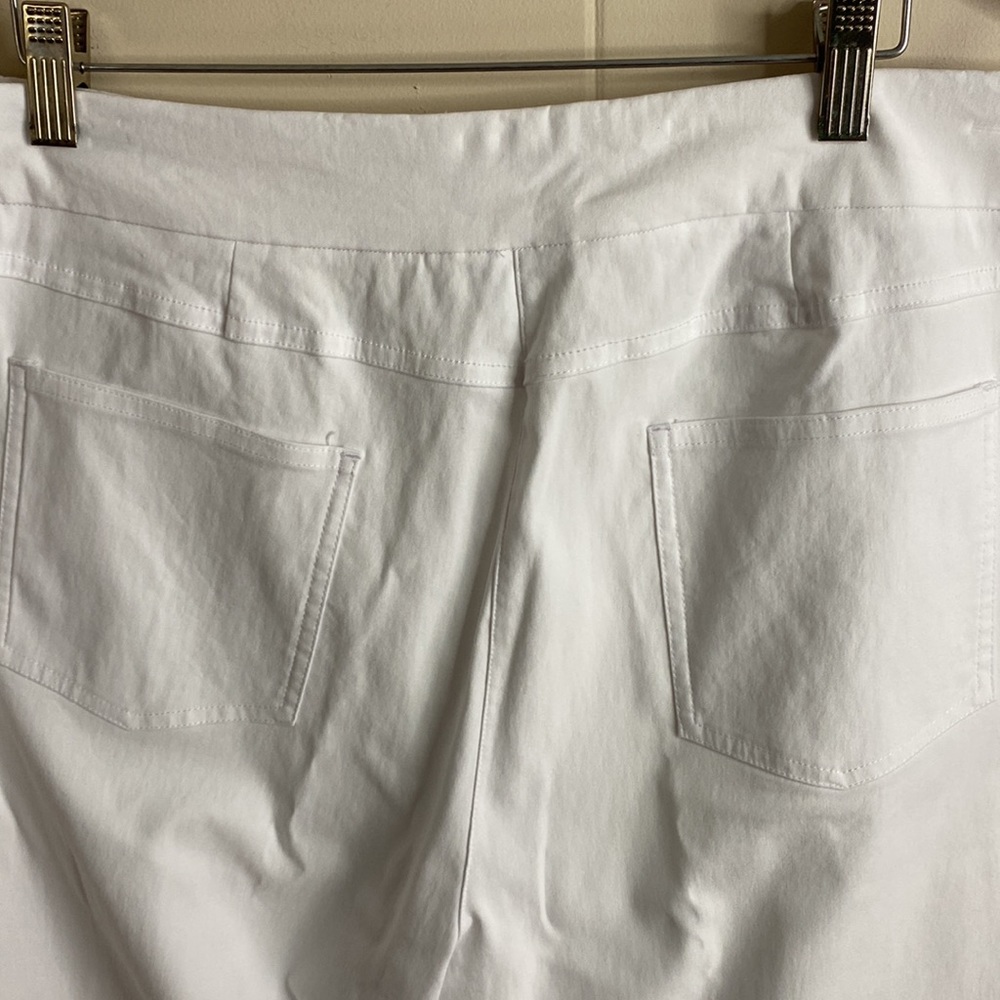 Draper’s and Damon’s White Flat Front Pull On Pants - Picture 4 of 7